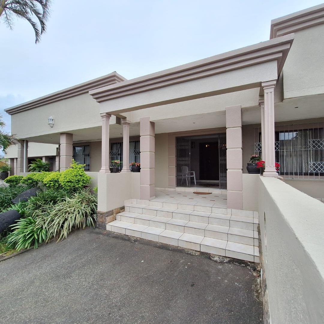 4 Bedroom House + Cottage/Flat for Sale - KwaZulu Natal