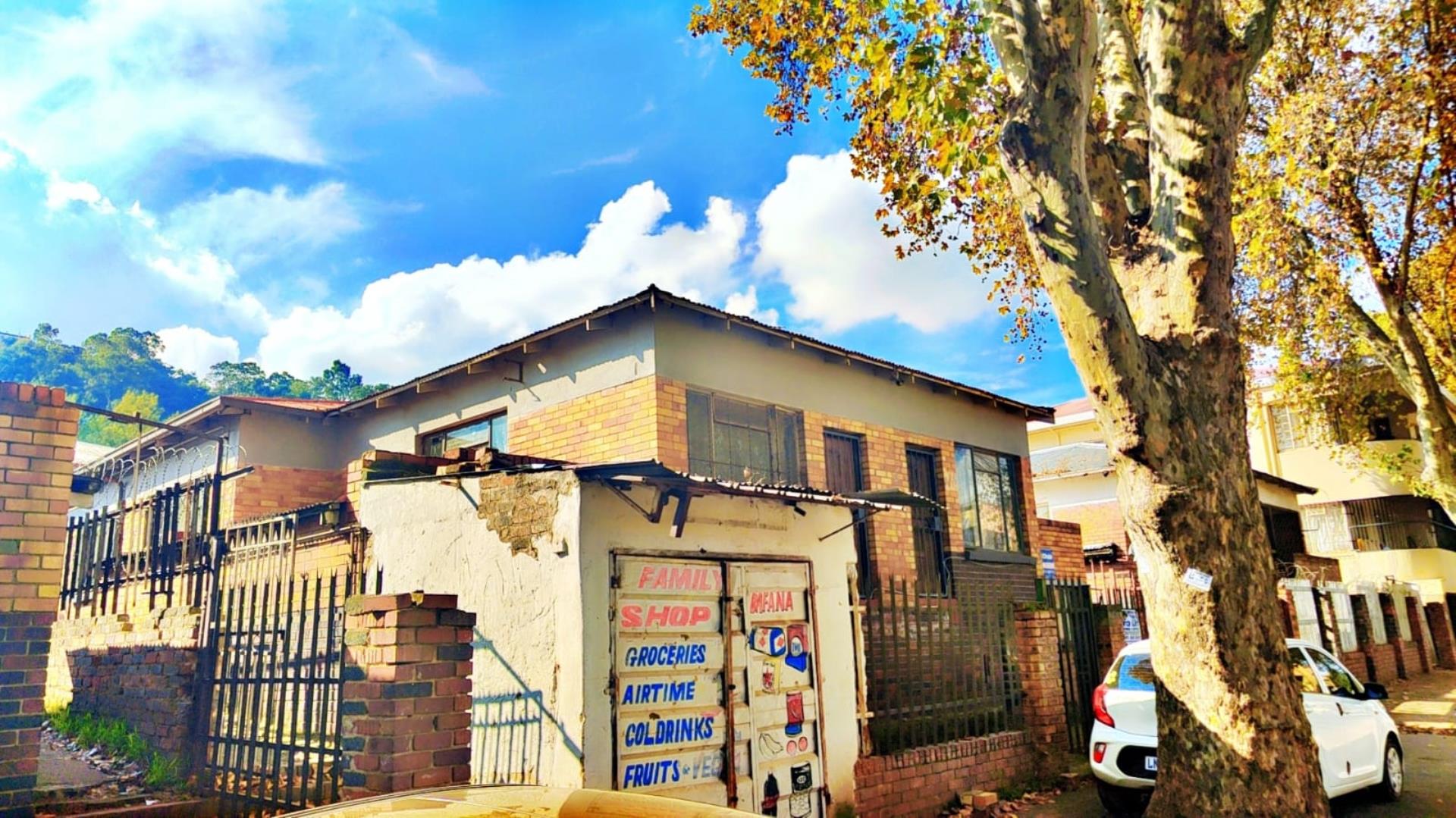 17 Bedroom House + Cottage/Flat for Sale - Gauteng